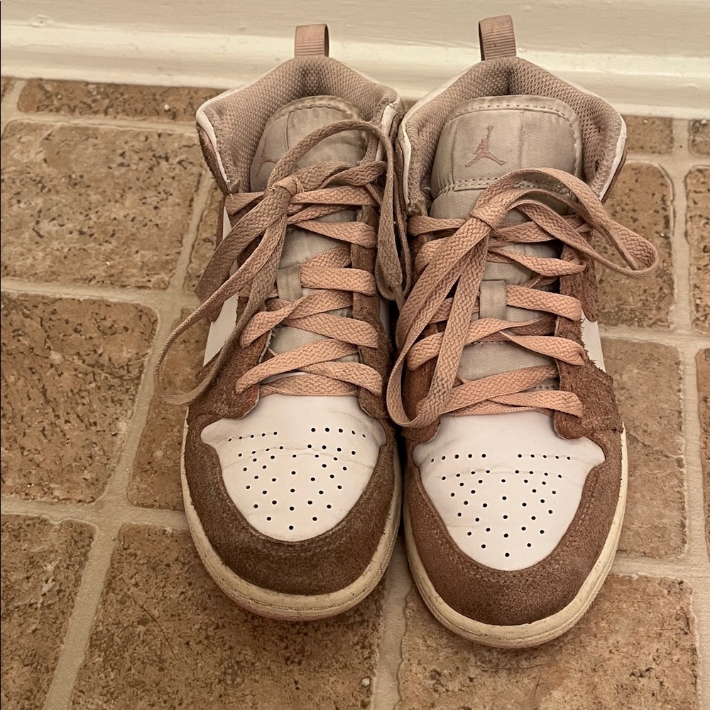 Jordan 1 Mid SE Legend Pink GS Youth 2Y Pink White Sneakers - Picture 4 of 10